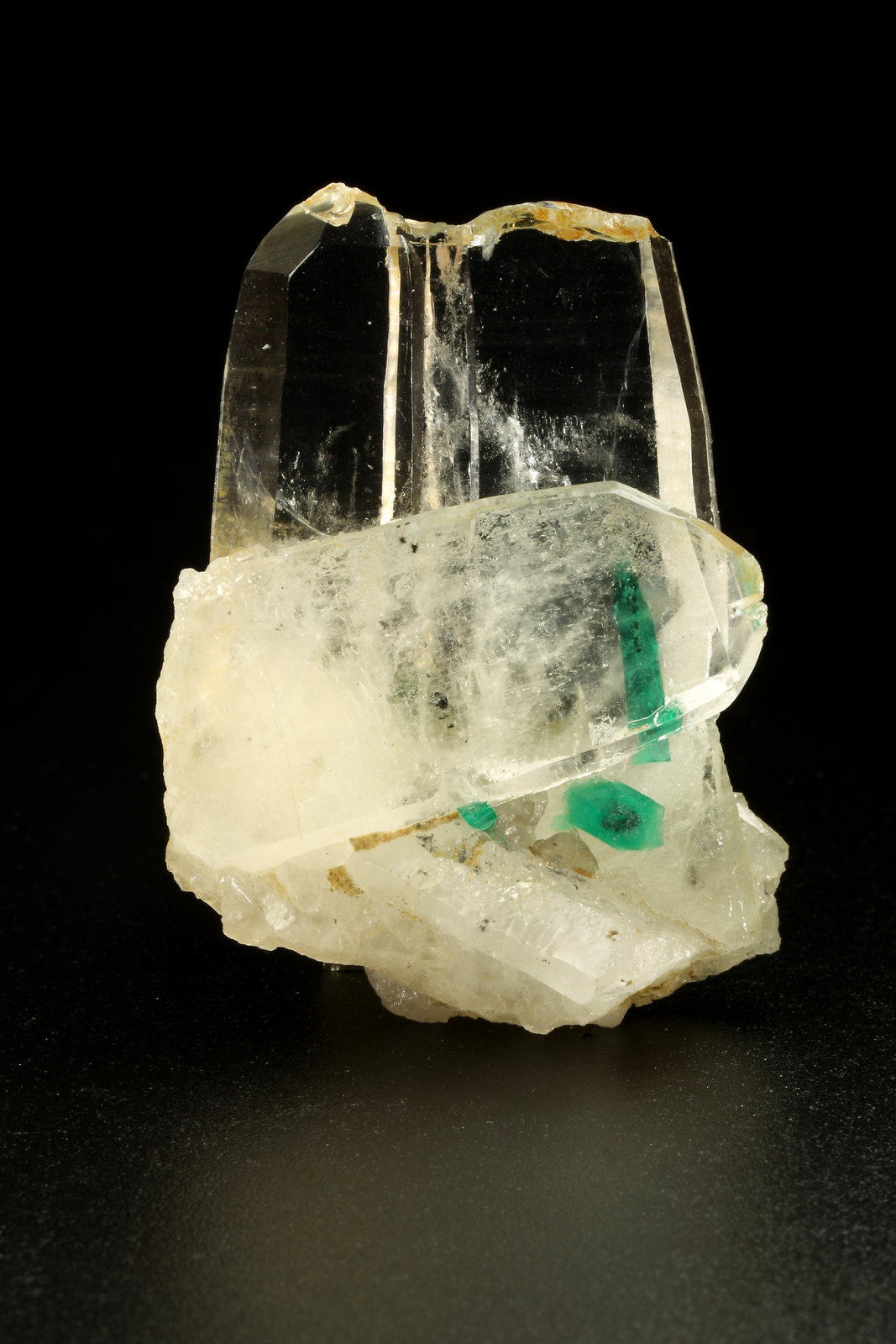 Beryl (variety emerald), Quartz, Calcite
33x43x20mm, main xl=11mm
(Autor: Fiebre Verde)