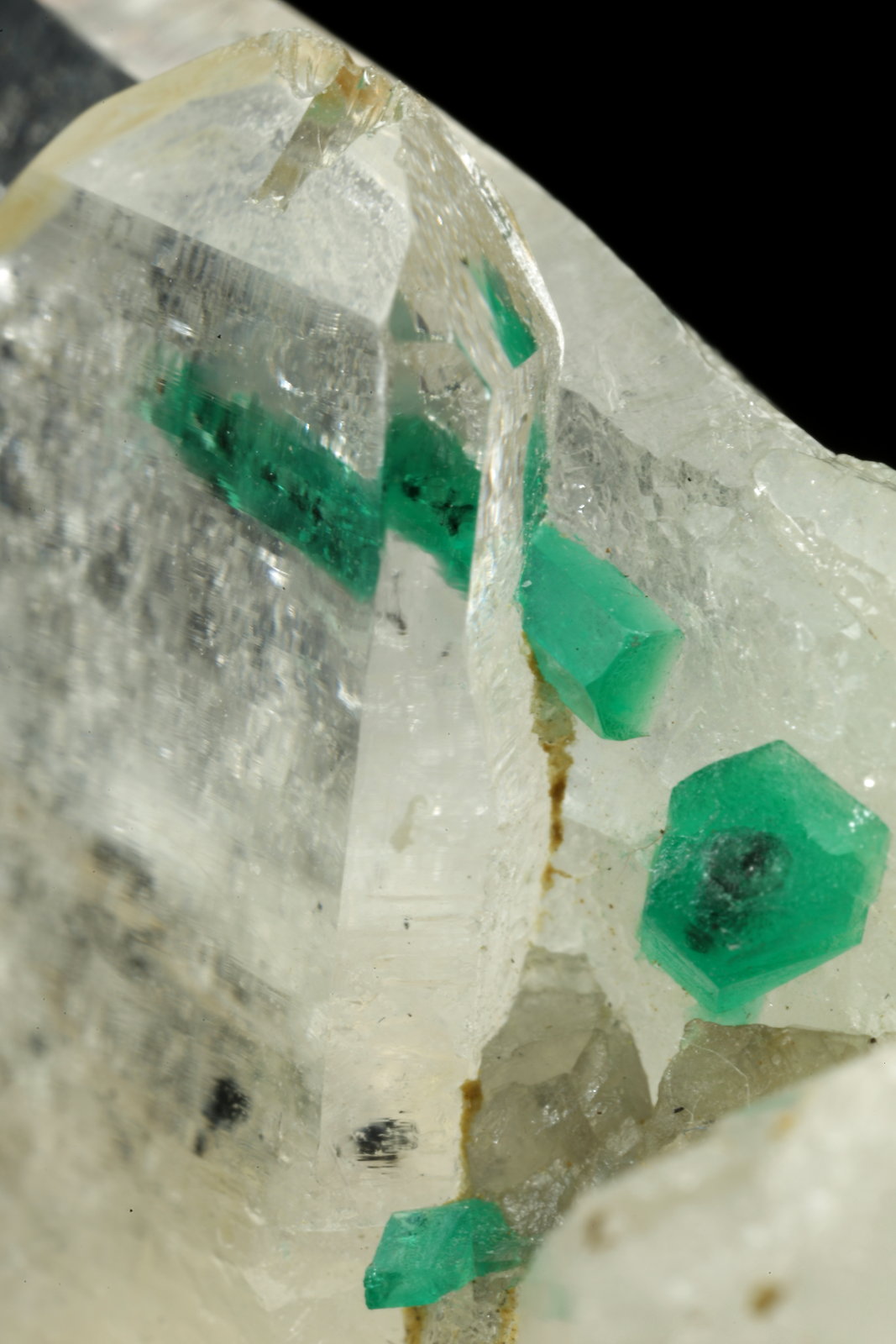Beryl (variety emerald), Quartz, Calcite
33x43x20mm, main xl=11mm
(Autor: Fiebre Verde)