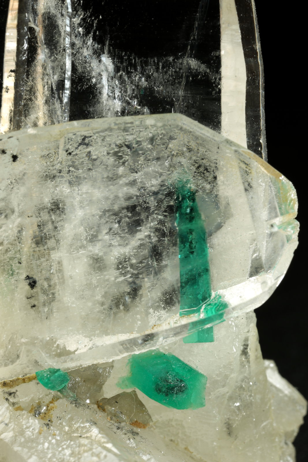 Beryl (variety emerald), Quartz, Calcite
33x43x20mm, main xl=11mm
(Autor: Fiebre Verde)