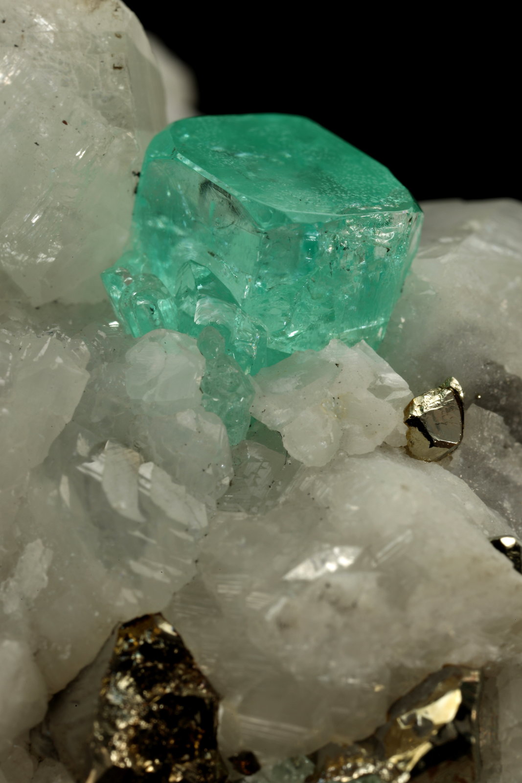 Beryl (Var. Emerald), Calcite, Pyrite
85x62x64mm, xl=8x9mm
(Autor: Fiebre Verde)