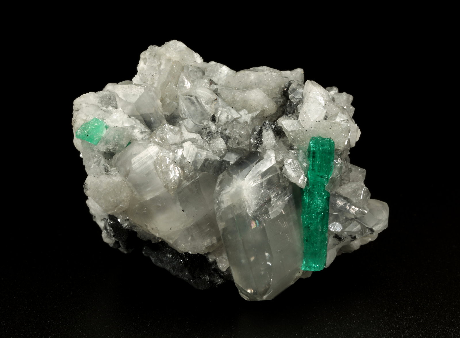 Beryl (variety emerald), Calcite, Dolomite
55x40x35mm, xl=22mm
(Autor: Fiebre Verde)