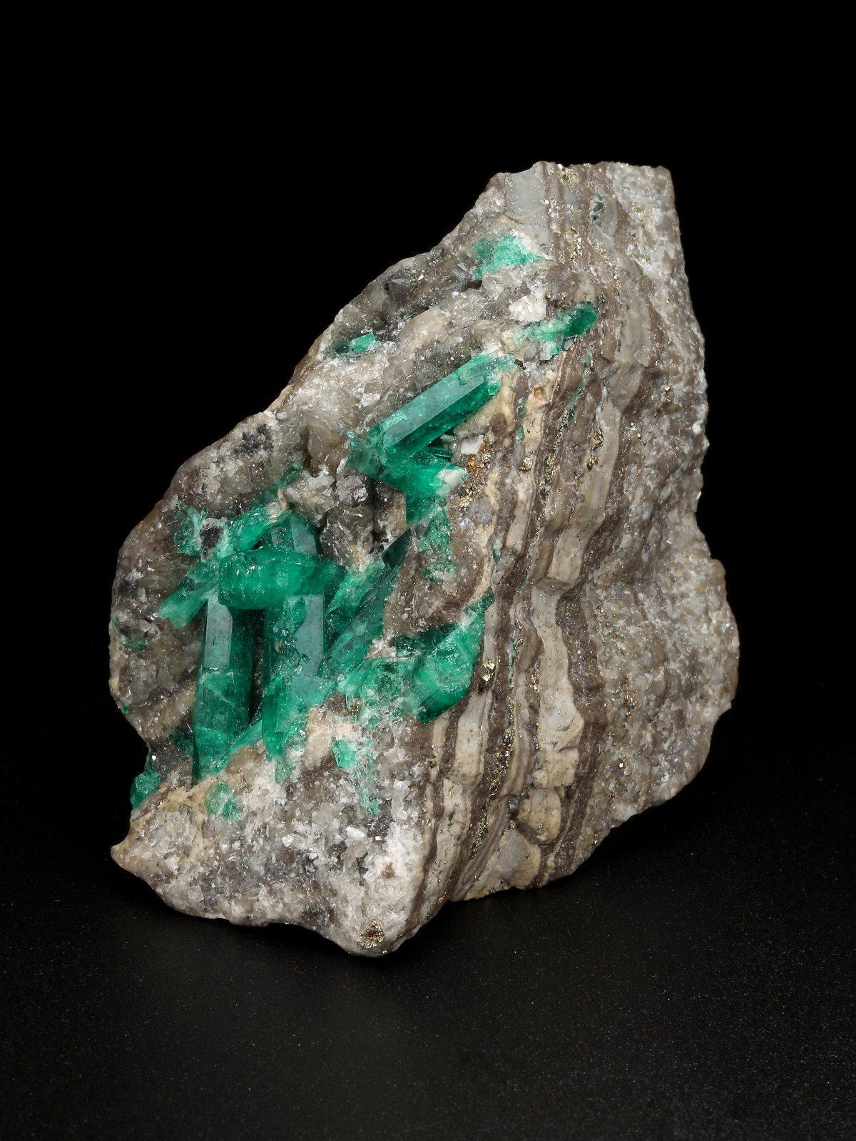 Beryl (variety emerald), Calcite, Pyrite
59x40x41mm, largest xl=20mm
(Autor: Fiebre Verde)