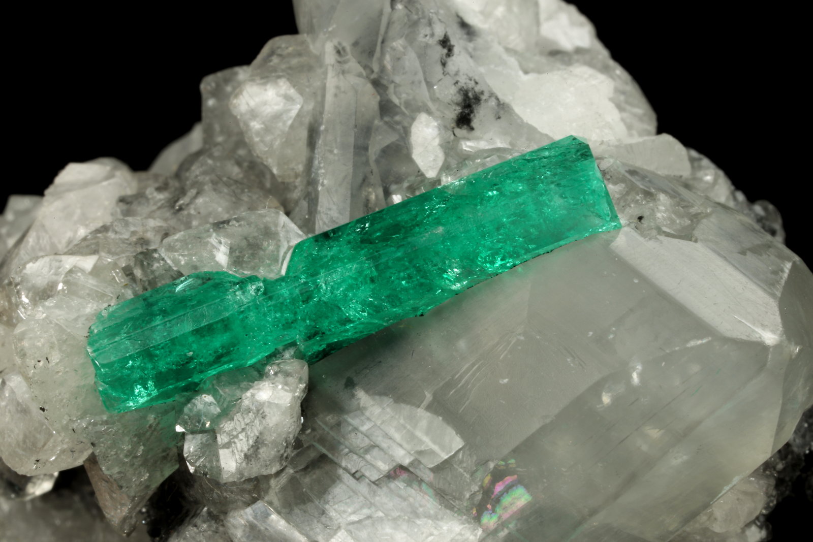 Beryl (variety emerald), Calcite, Dolomite
55x40x35mm, xl=22mm
(Autor: Fiebre Verde)