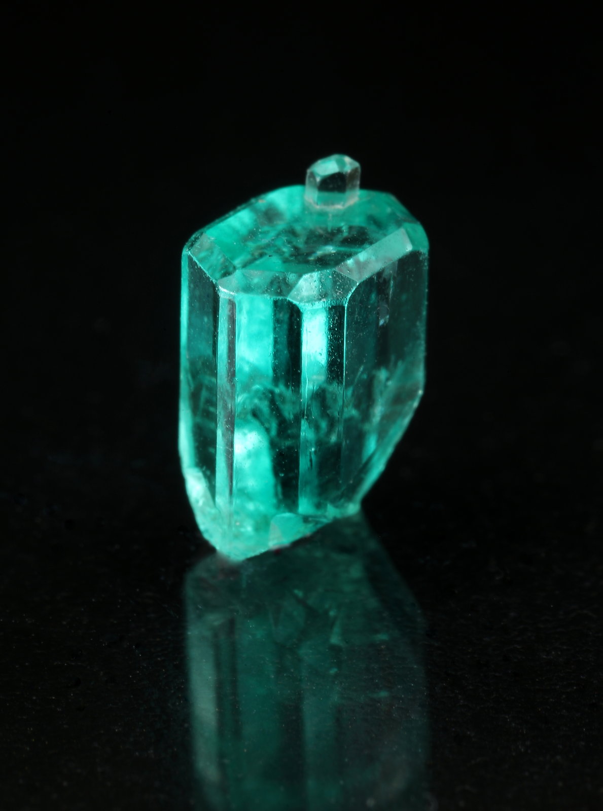 Beryl (variety emerald)
xl=5.5x7x4.5mm
(Autor: Fiebre Verde)