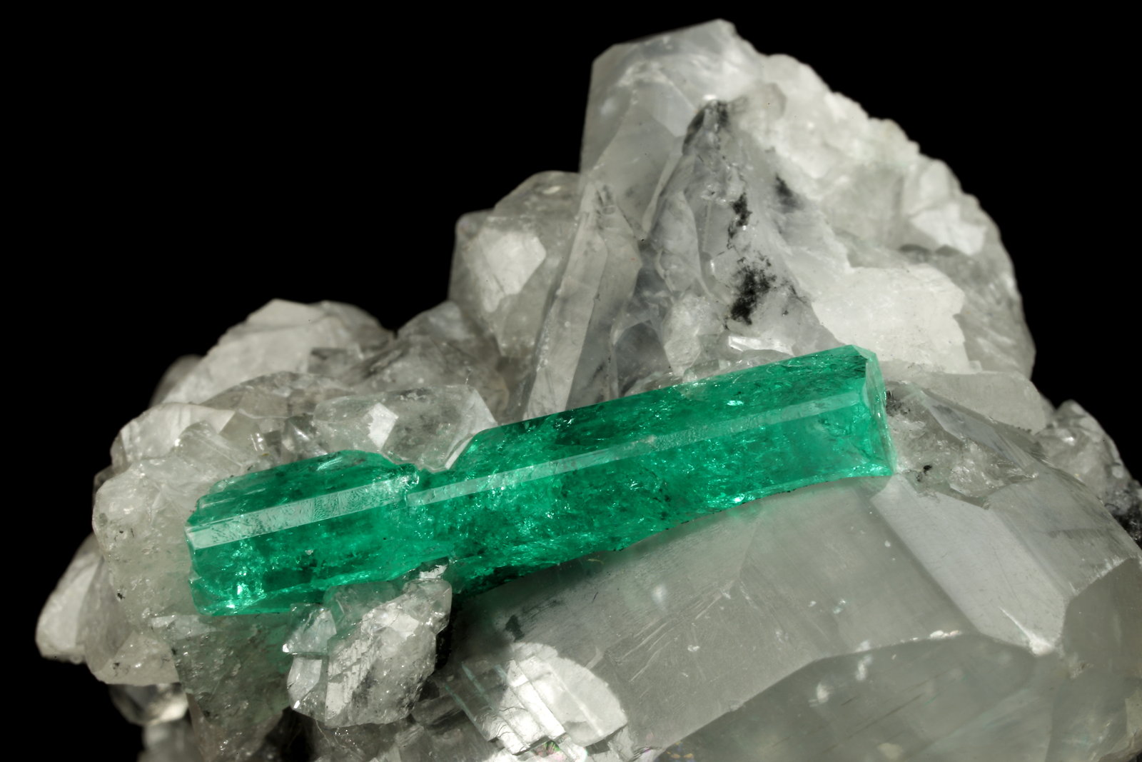 Beryl (variety emerald), Calcite, Dolomite
55x40x35mm, xl=22mm
(Autor: Fiebre Verde)