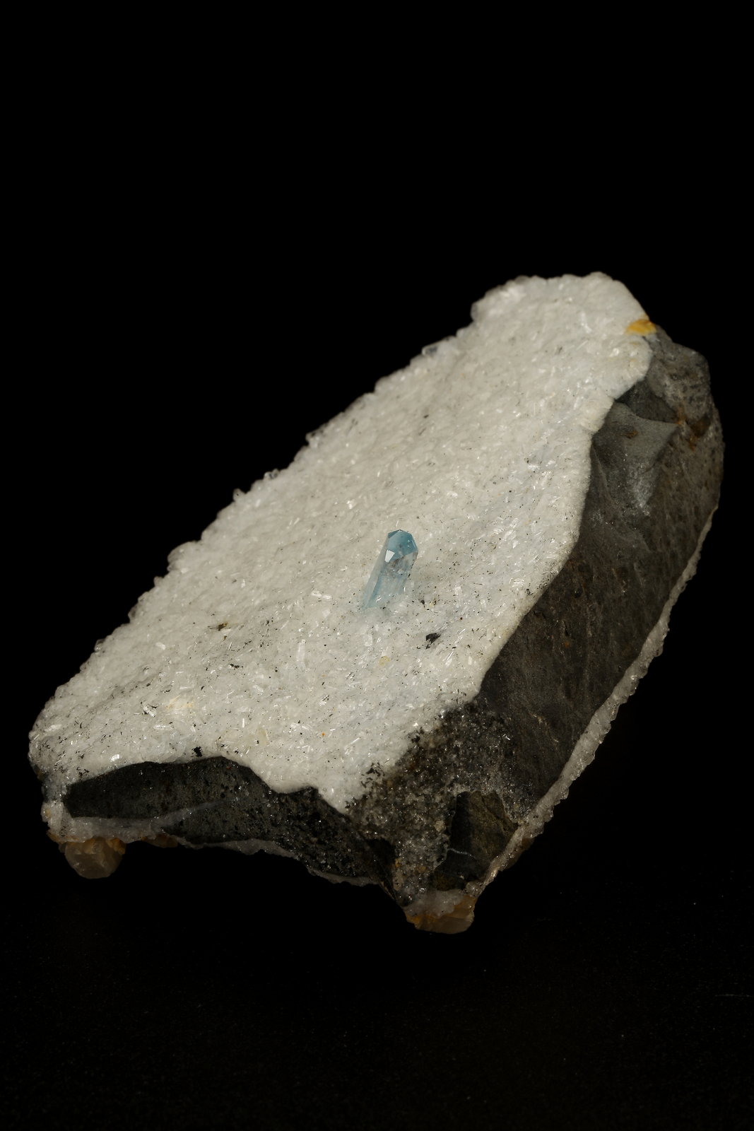 Euclase, Calcite, Albite (variety cleavelandite)
74x46x29mm, xl=7mm
(Autor: Fiebre Verde)
