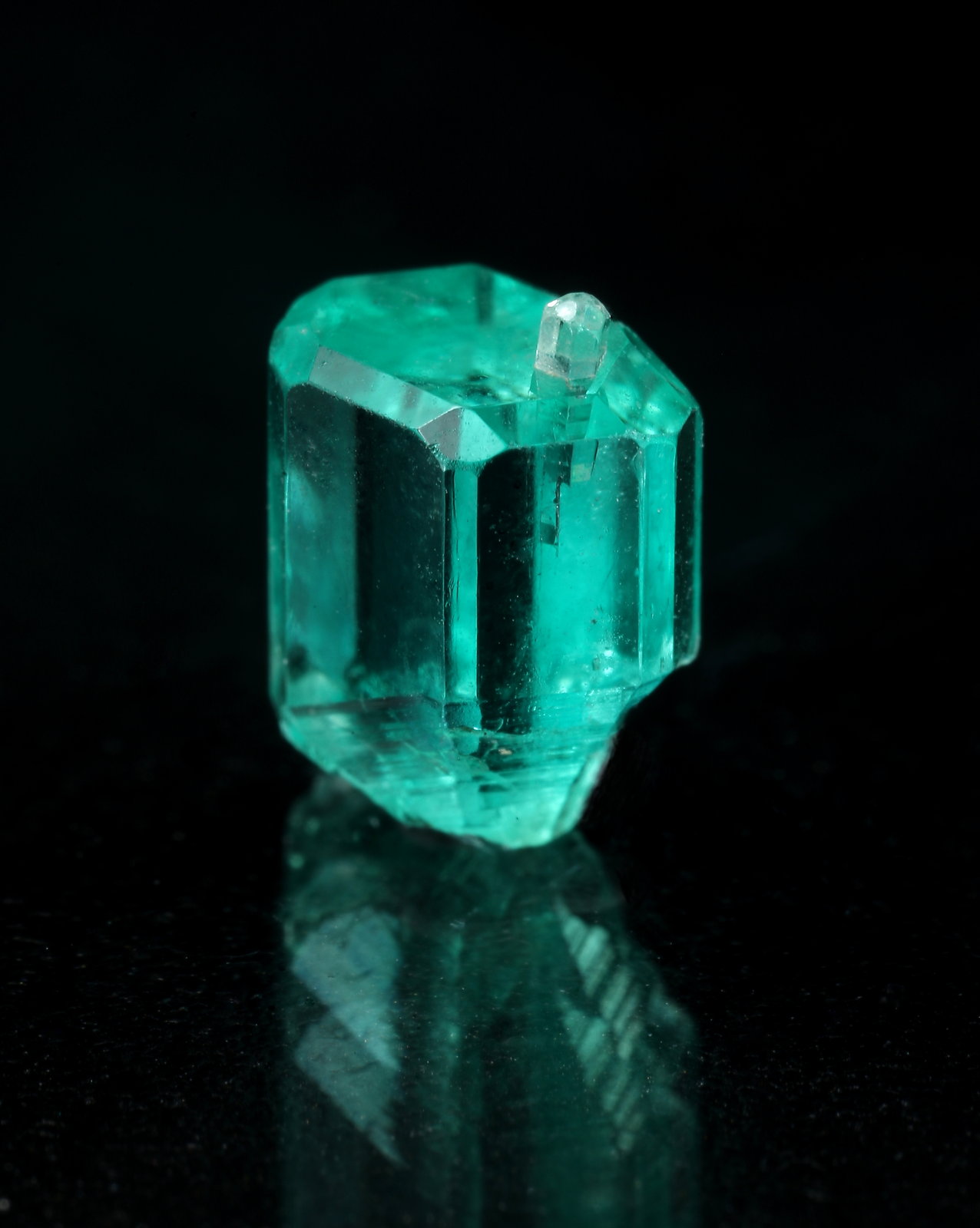 Beryl (variety emerald)
xl=5.5x7x4.5mm
(Autor: Fiebre Verde)
