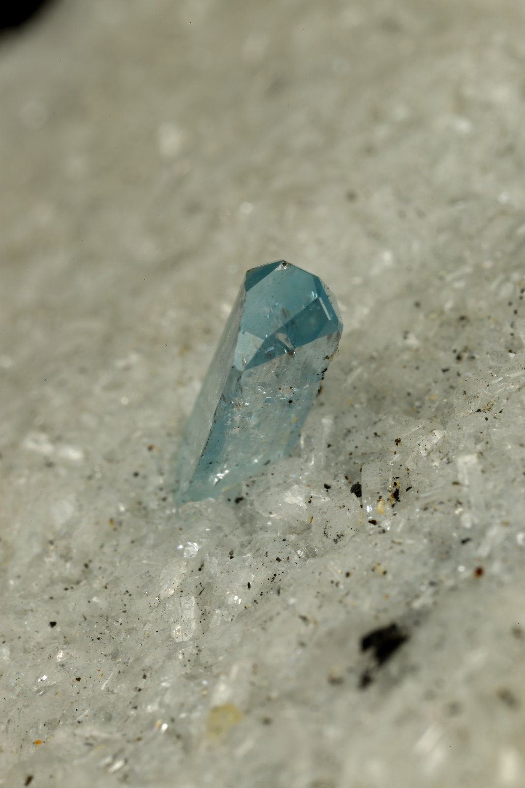 Euclase, Calcite, Albite (variety cleavelandite)
74x46x29mm, xl=7mm
(Autor: Fiebre Verde)