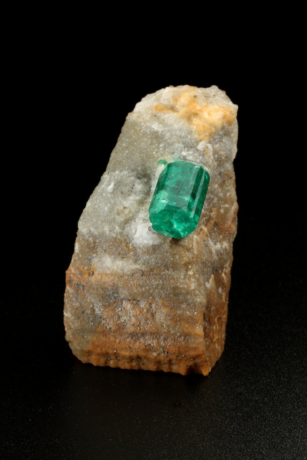 Beryl (variety emerald), Pyrite
40x28x22mm, xl=11x7mm
(Autor: Fiebre Verde)