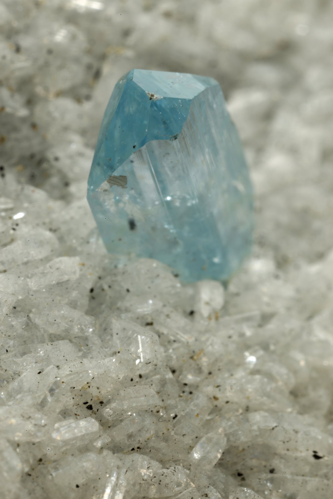 Euclase, Calcite, Albite (variety cleavelandite)
74x46x29mm, xl=7mm
(Autor: Fiebre Verde)