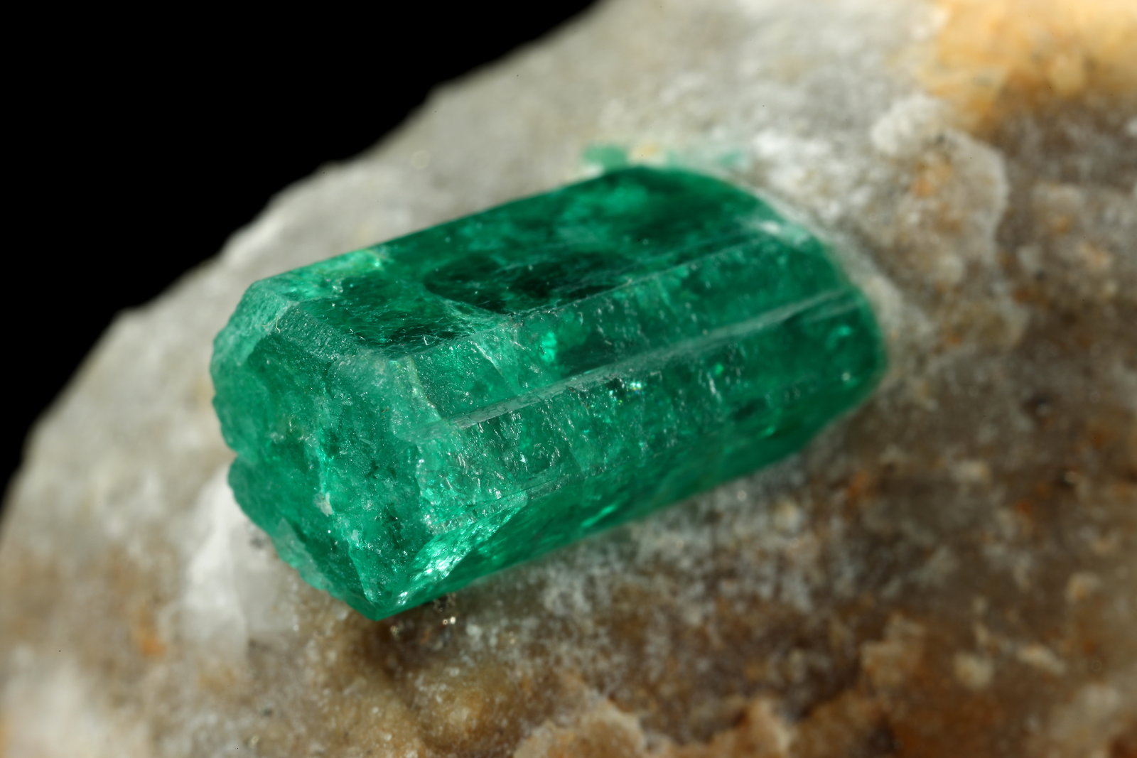 Beryl (variety emerald), Pyrite
40x28x22mm, xl=11x7mm
(Autor: Fiebre Verde)