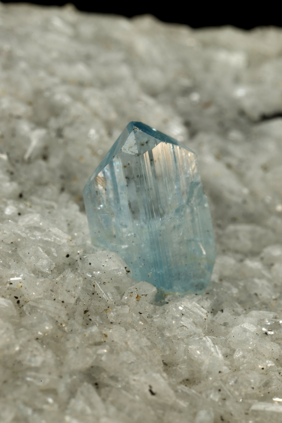 Euclase, Calcite, Albite (variety cleavelandite)
74x46x29mm, xl=7mm
(Autor: Fiebre Verde)