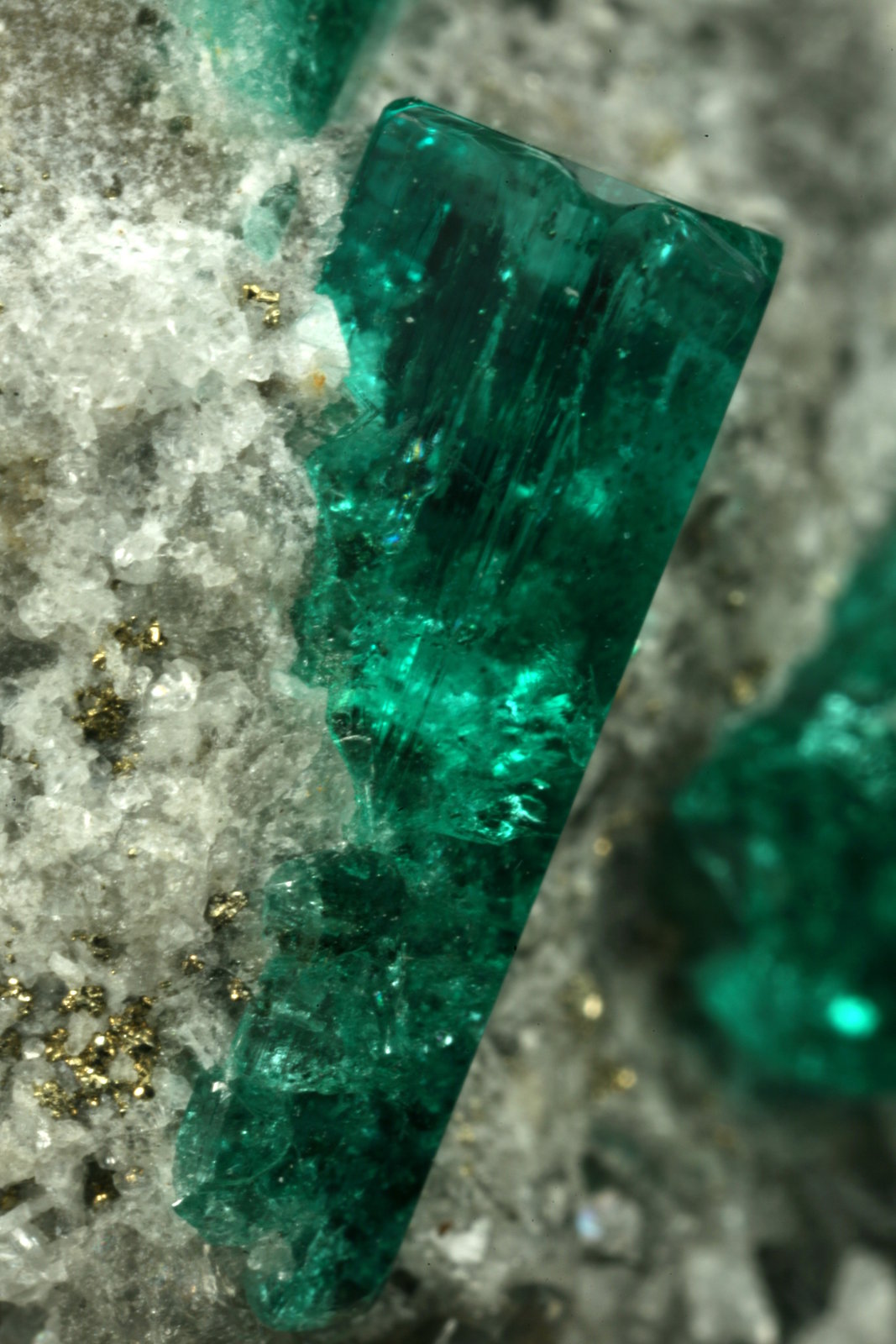 Beryl (variety emerald), Calcite, Pyrite
Detail
(Autor: Fiebre Verde)