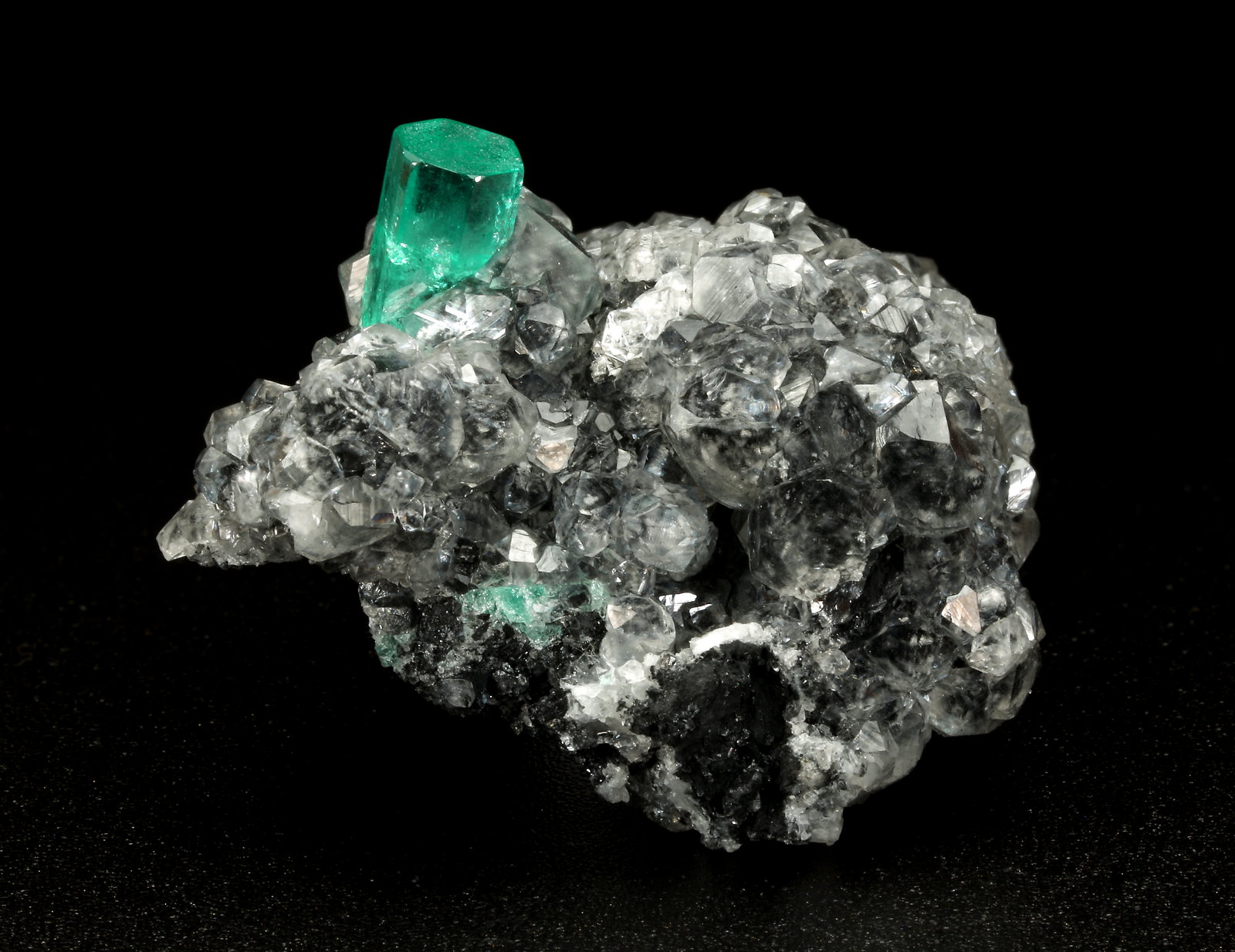 Beryl (variety emerald), Calcite
27x34x10mm, xl=10x4.5mm
(Autor: Fiebre Verde)
