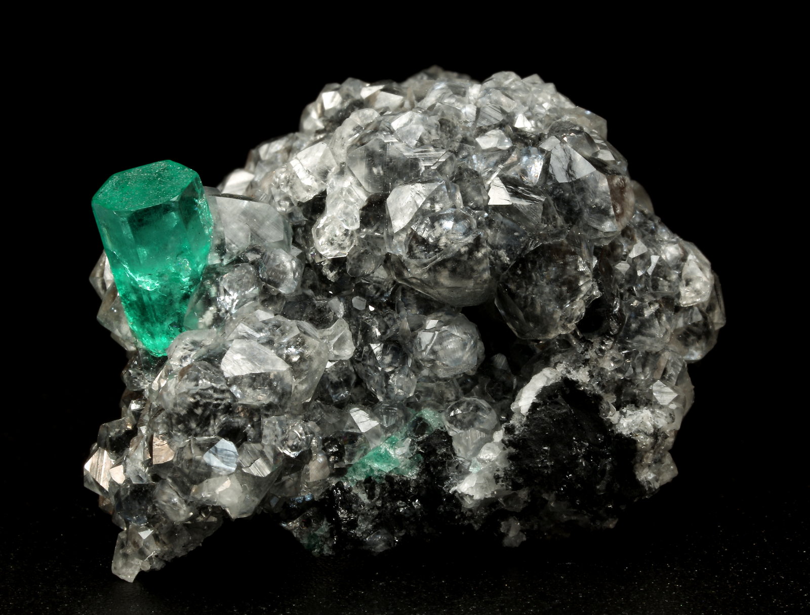 Beryl (variety emerald), Calcite
27x34x10mm, xl=10x4.5mm
(Autor: Fiebre Verde)