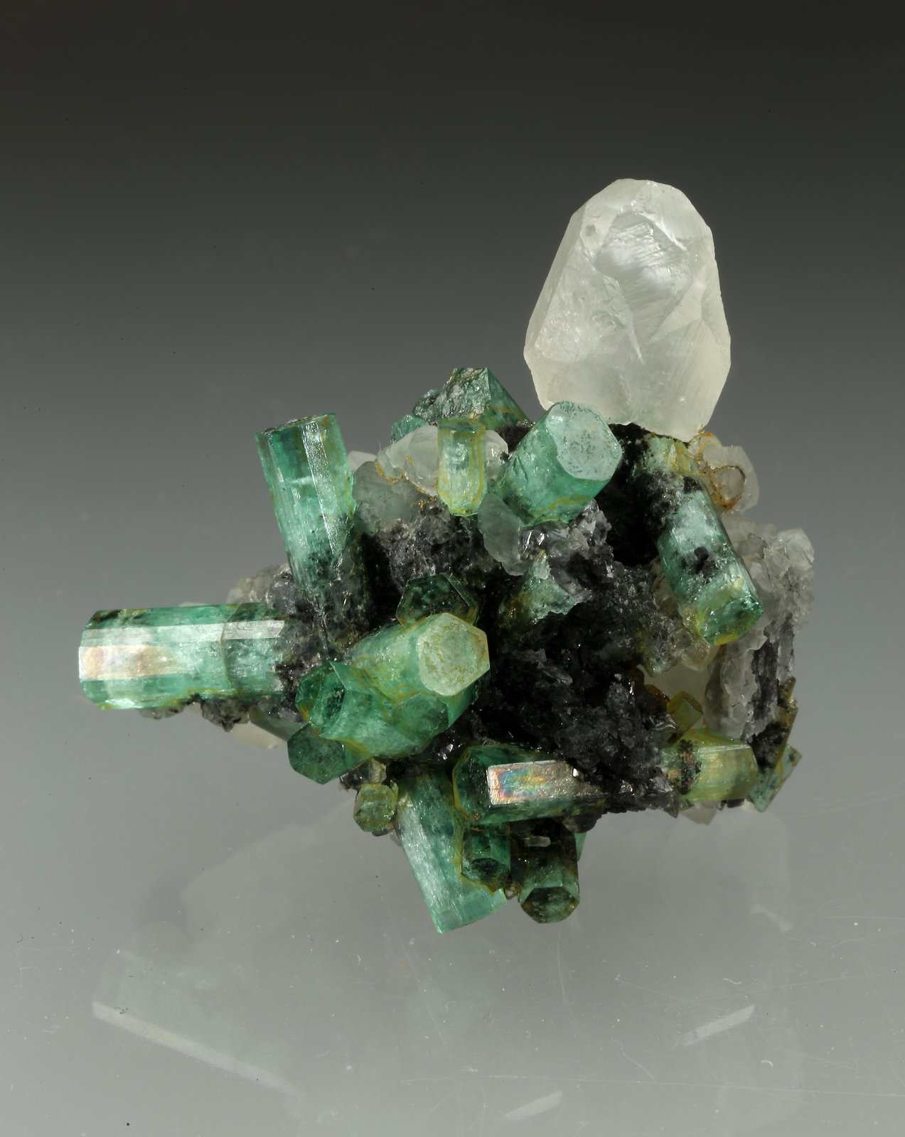 Beryl (variety emerald), Calcite
35x35mm
(Autor: Fiebre Verde)
