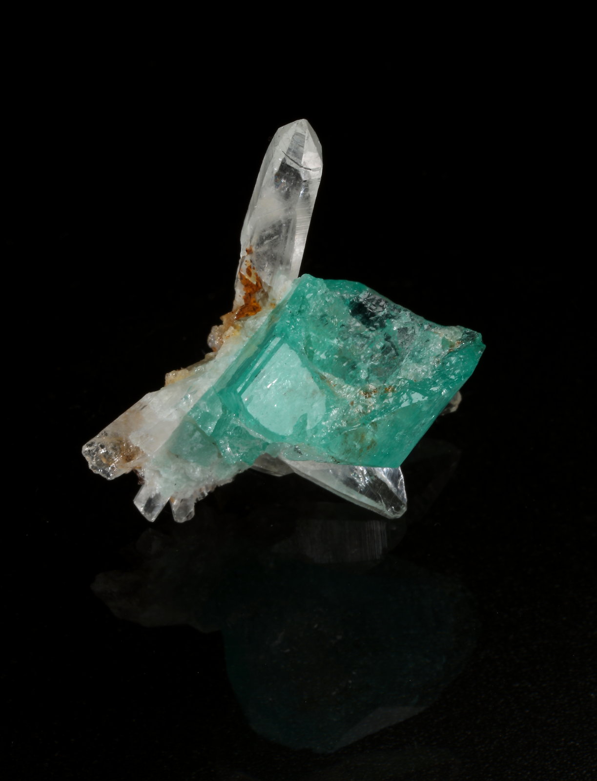 Beryl (variety emerald), Quartz
xl=11.5mm x 12mm
(Autor: Fiebre Verde)