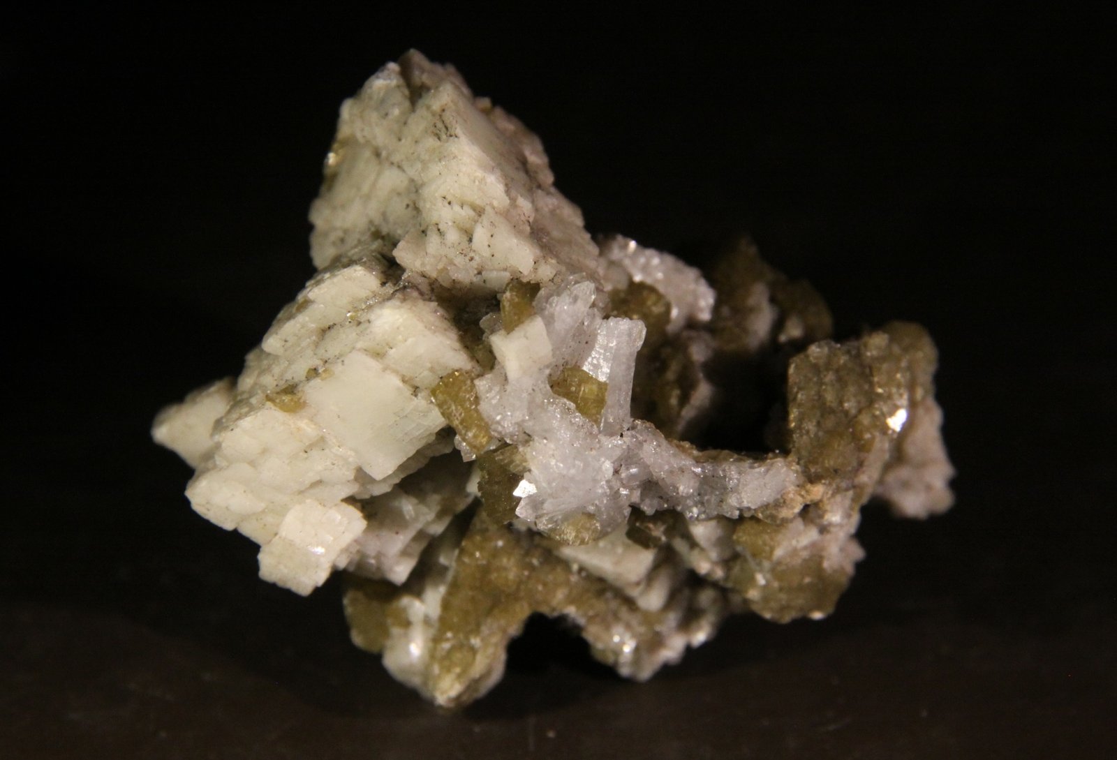 Dolomite, Siderite and Quartz
72mm x 58mm x 45mm
(Autor: Firmo Espinar)