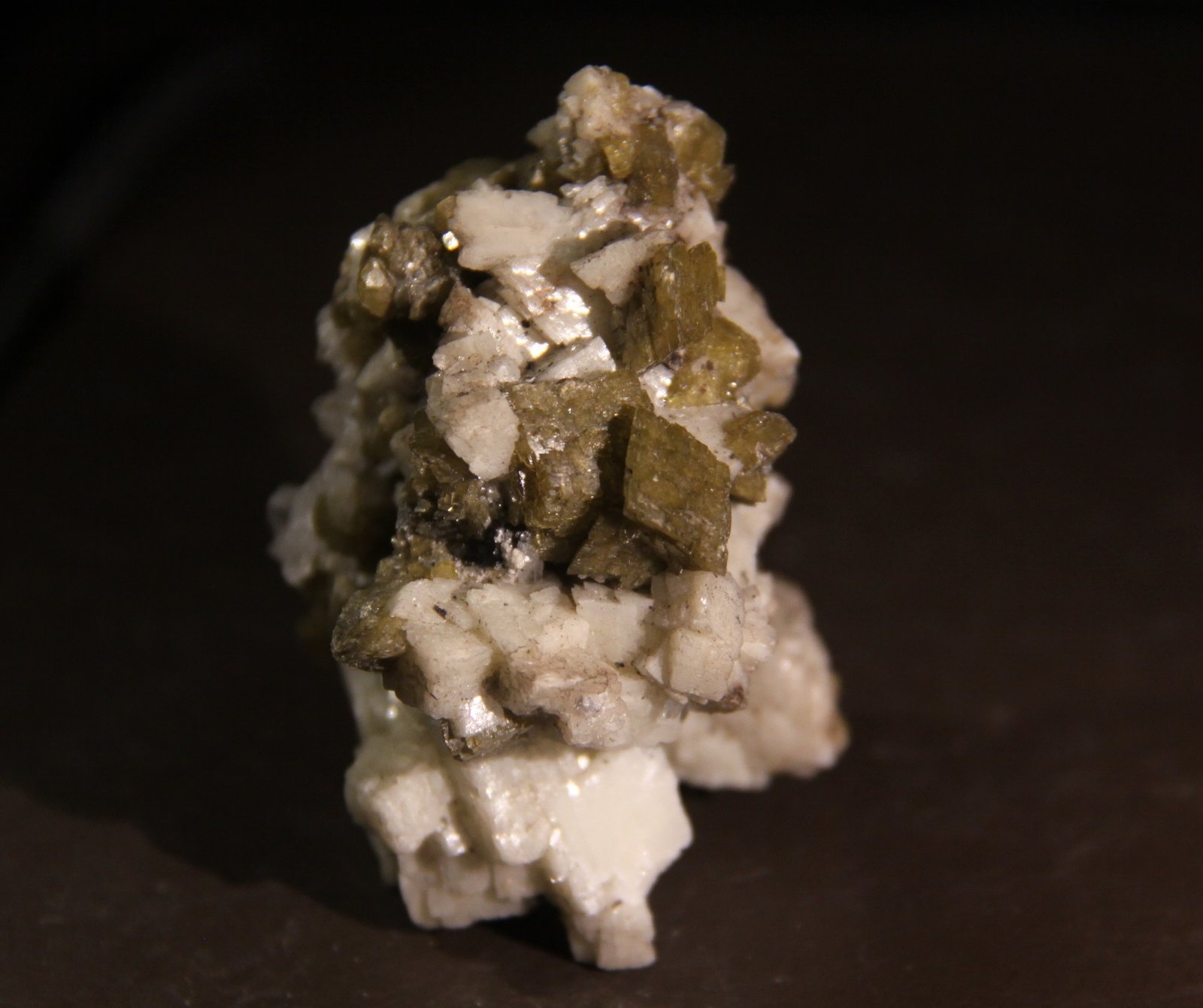 Dolomite, Siderite and Quartz
72mm x 58mm x 45mm
(Autor: Firmo Espinar)