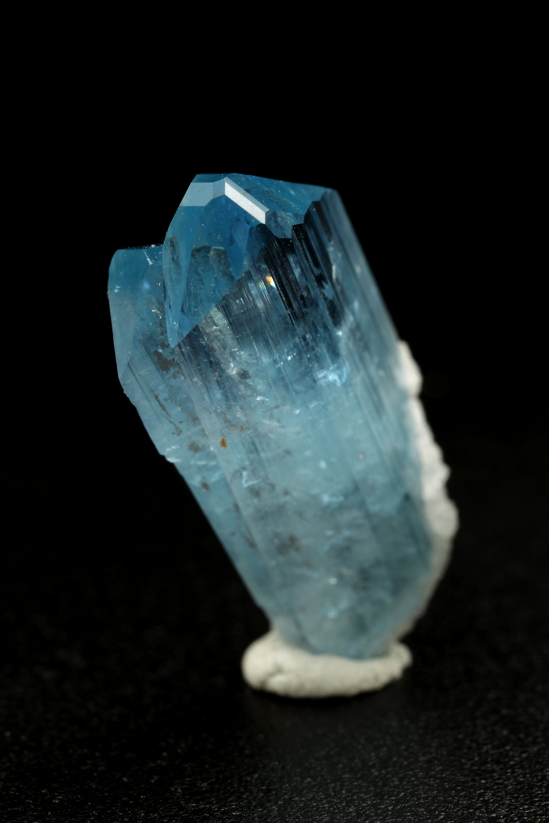 Euclase, Albite (variety cleavelandite)
10x21x7mm
(Autor: Fiebre Verde)