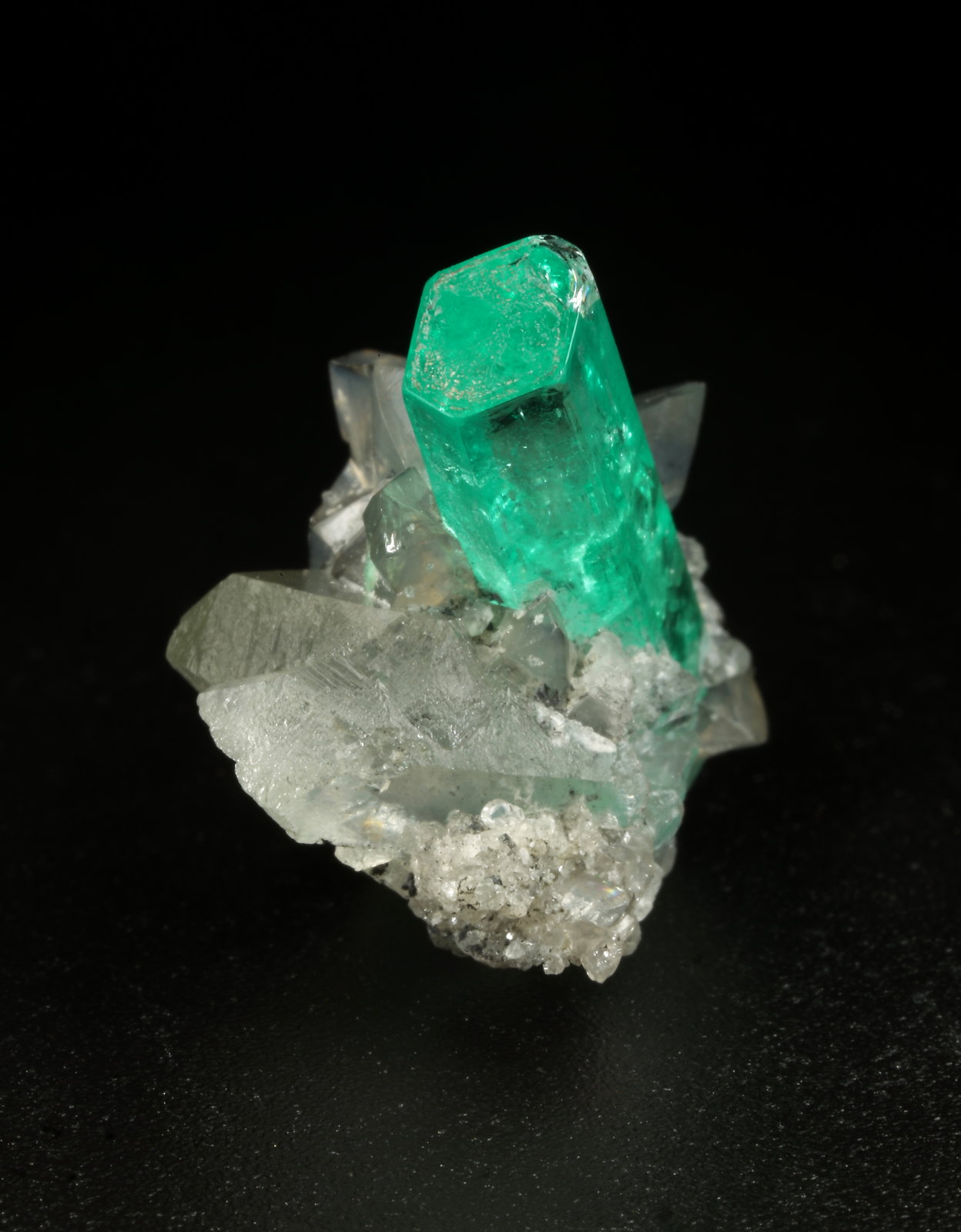 Beryl (variety emerald), Calcite, Dolomite
xl=18x6mm
(Autor: Fiebre Verde)