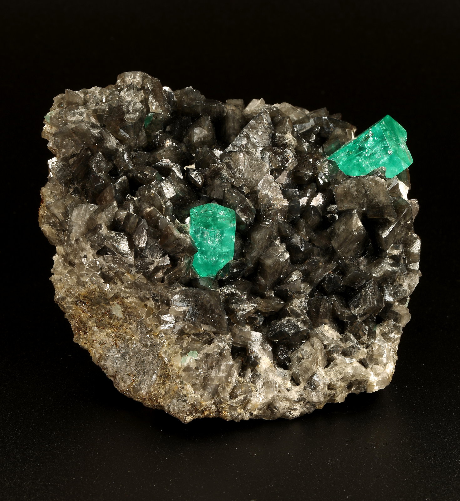 Beryl (variety emerald), Calcite, Pyrite
78x53x78mm, xls= 11x9mm & 15x12mm
(Autor: Fiebre Verde)