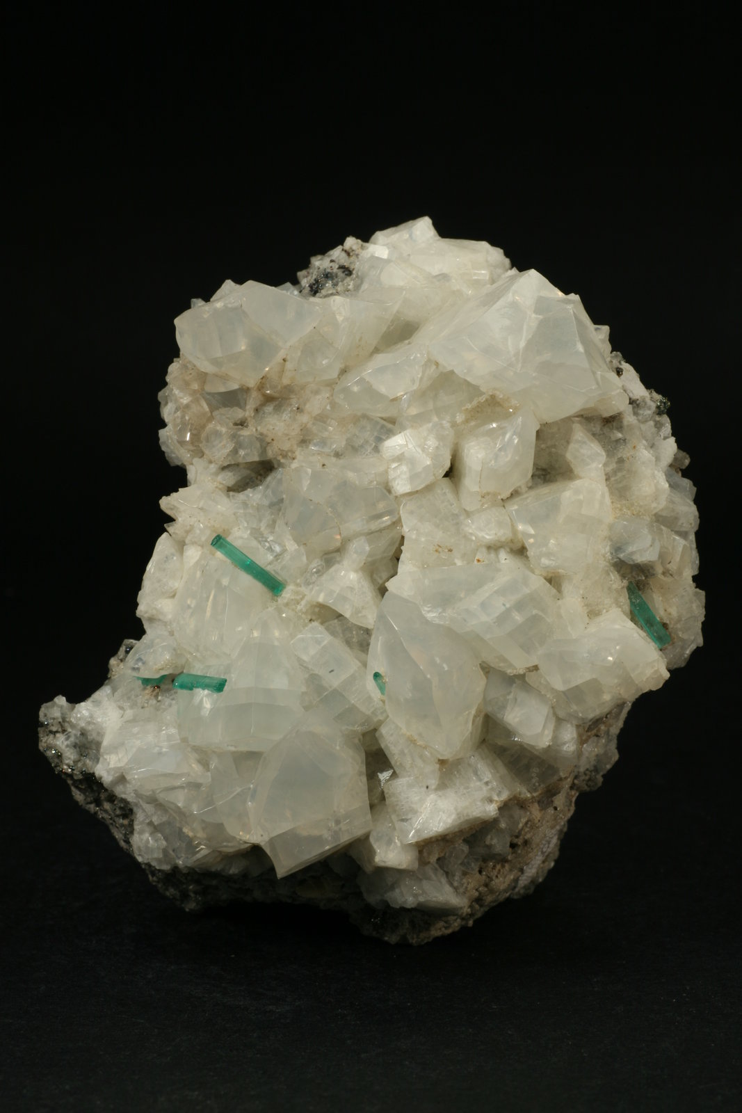 Beryl (variety emerald), Calcite, Pyrite
80x65x60mm
(Autor: Fiebre Verde)