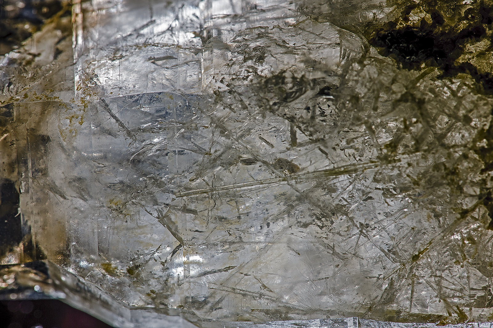 Quartz (var Smoky Quartz)
7.6 x 3.2 cm
(Autor: am mizunaka)