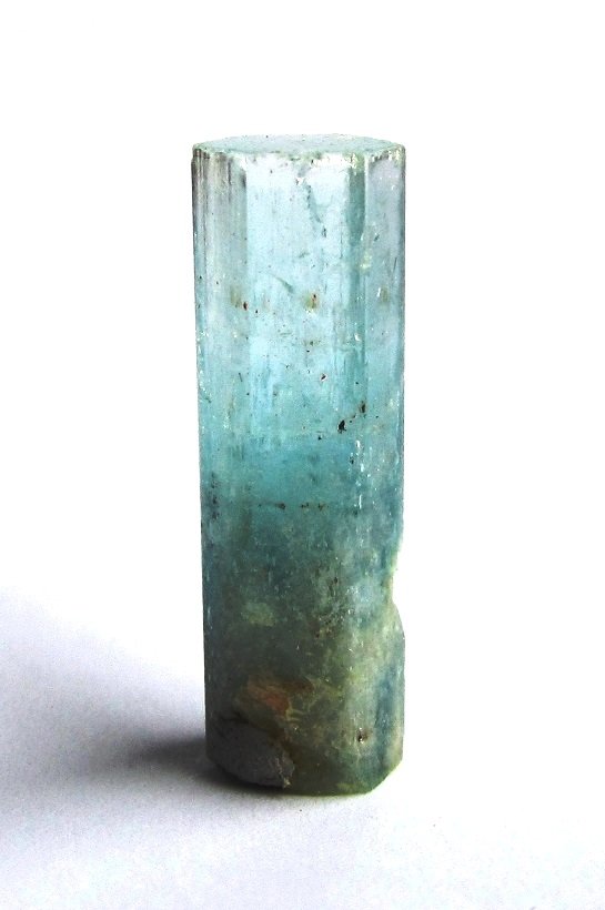 Beryl var. Aquamarine
Crystal height 2,5 cm
(Autor: Tobi)