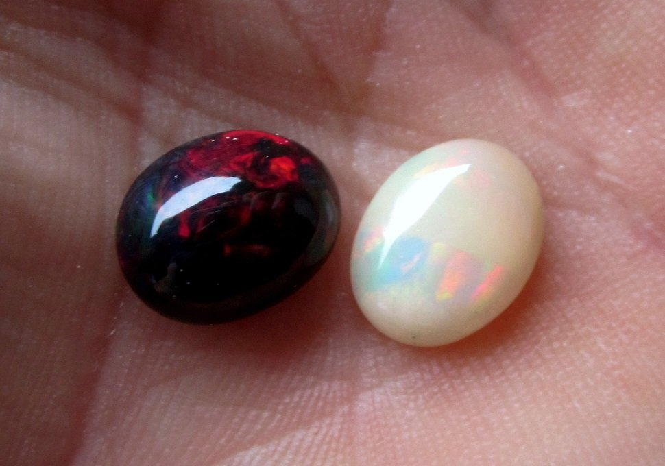 Opal
1 cm each one
(Autor: Tobi)
