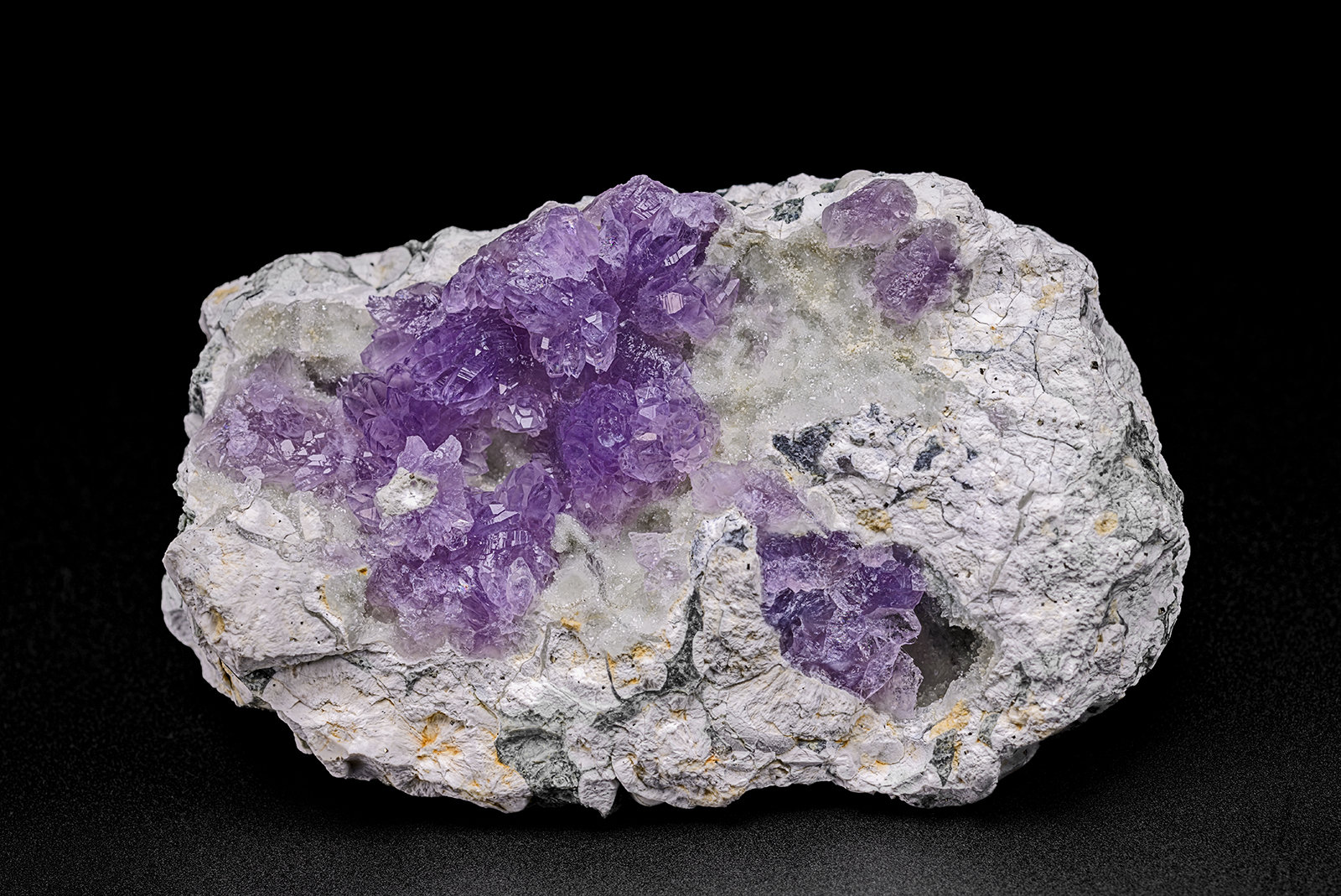 Quartz (variety amethyst)
5.4 x 3.3 cm
(Autor: am mizunaka)