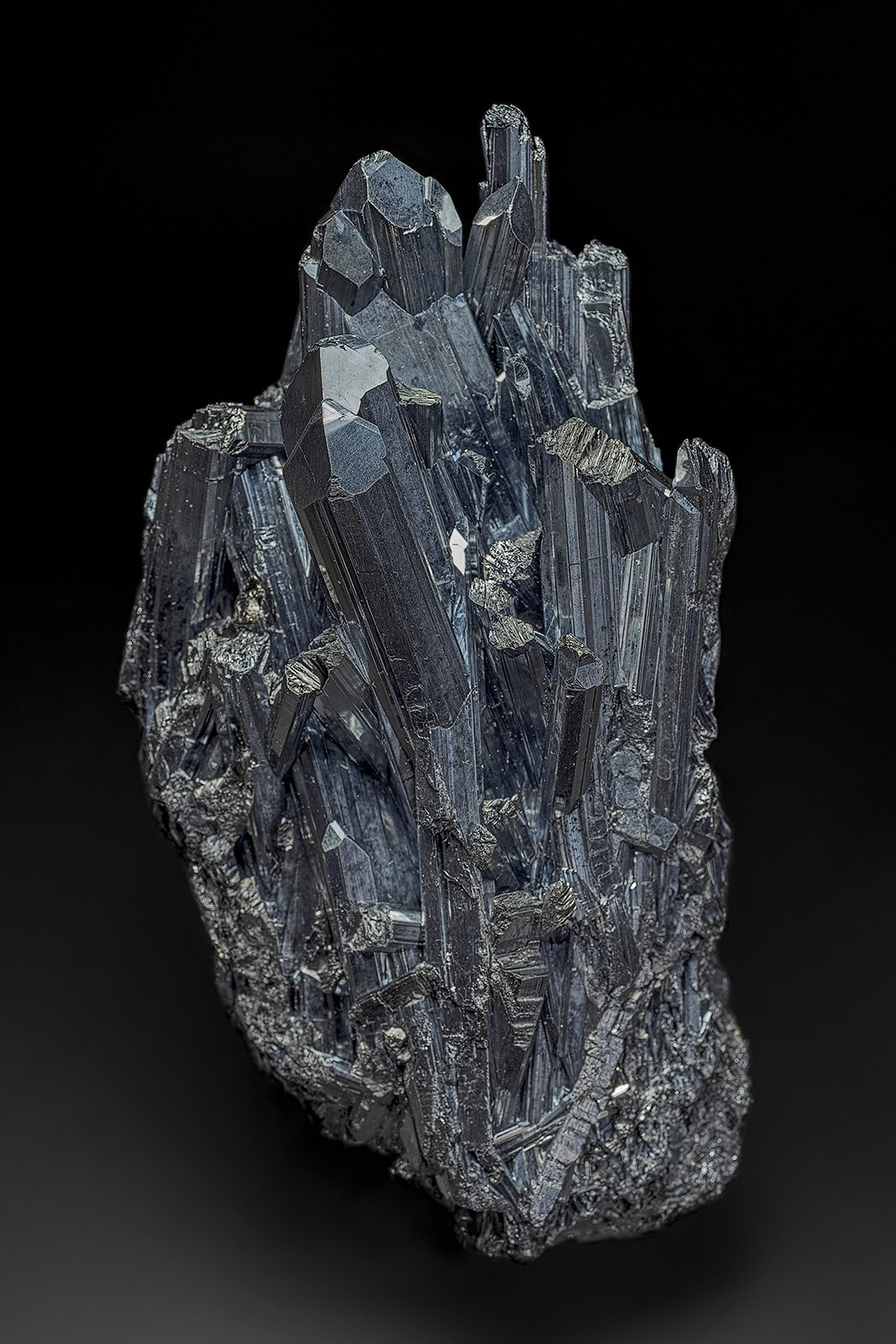 Stibnite
14.2 x 7.4 cm
(Autor: am mizunaka)