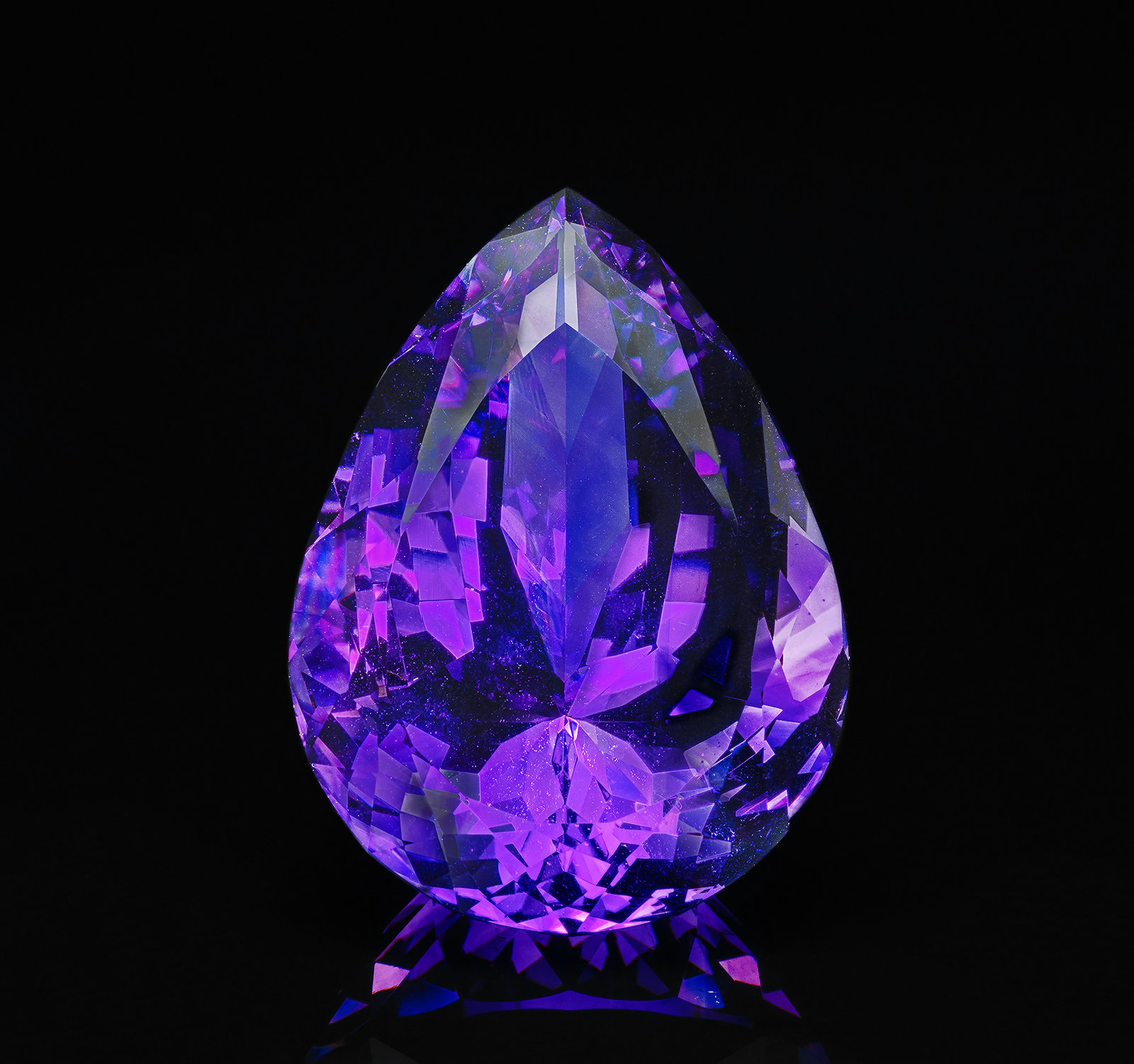 Quartz (variety amethyst)
3.8 x 2.8 cm
(Autor: am mizunaka)
