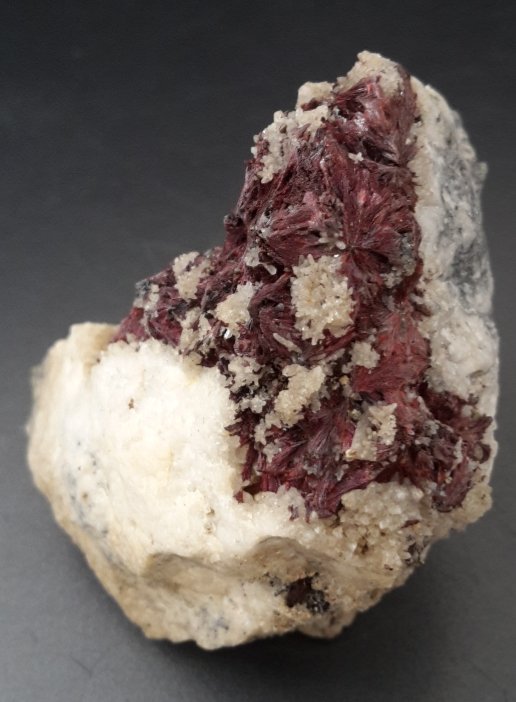 Kermesite
6 x 4 cm
(Autor: Andreas Gerstenberg)