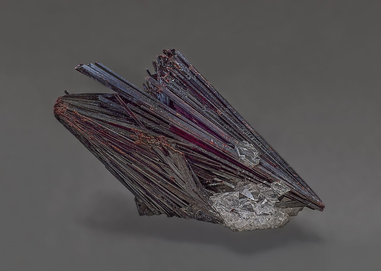 Kermesite
4.2 x 2.2 cm
(Autor: am mizunaka)