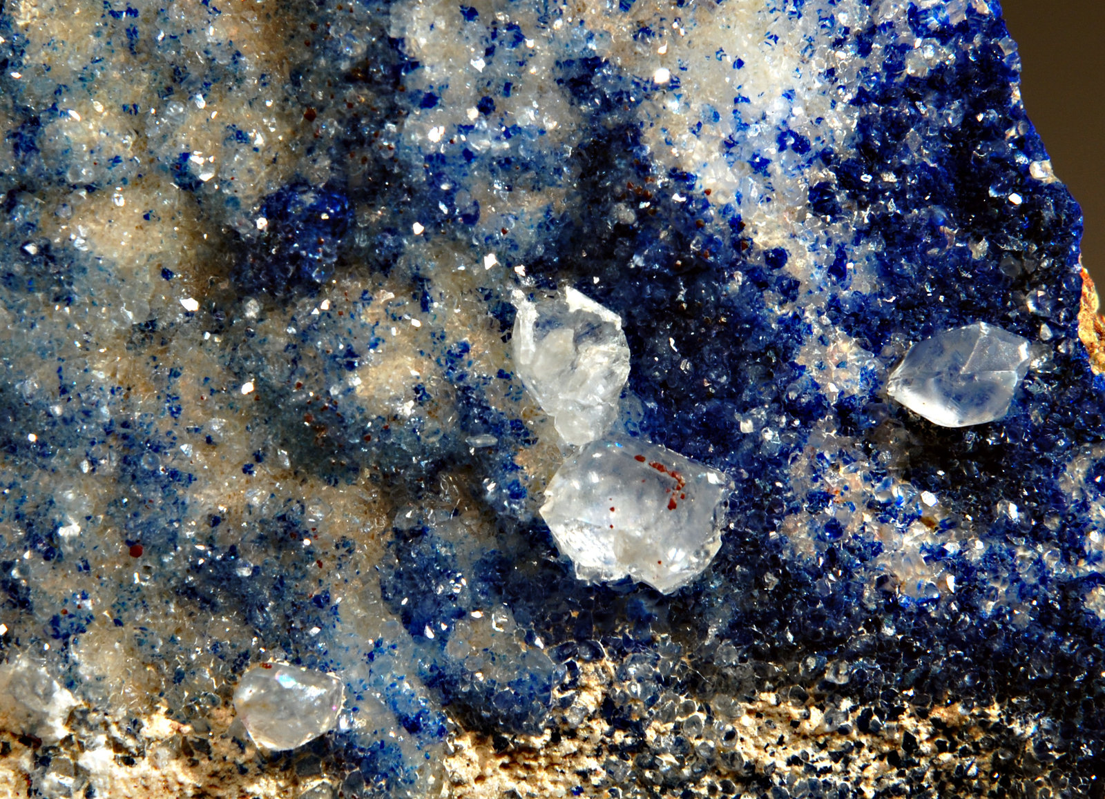 Kinoite and apophyllite
5.2 x 7.5 cm FOV ~ 2.5 cm
(Autor: Michael Shaw)