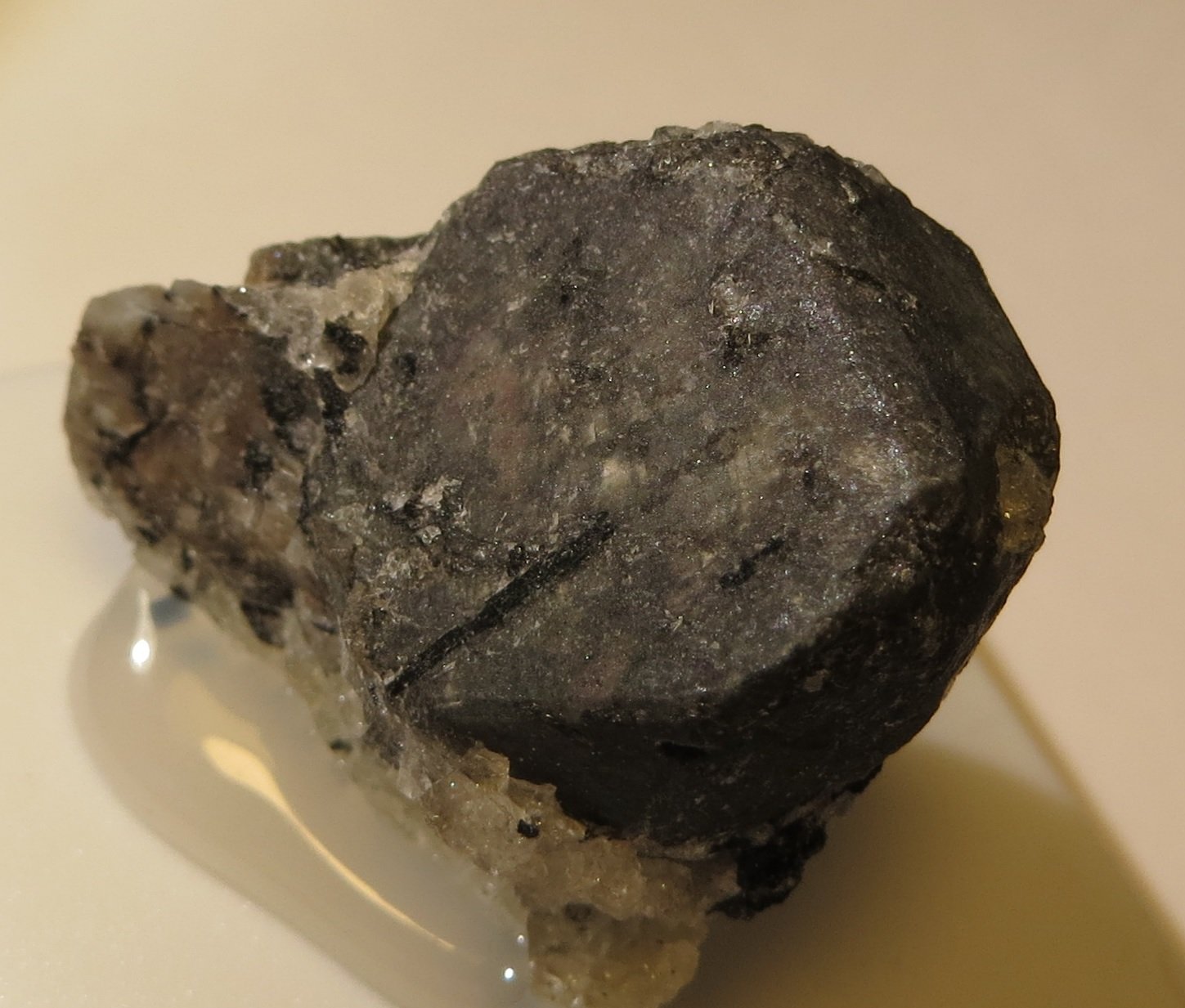 Eudialyte
crystal: 1,5 x 1,5 x 0,7 cm
(Autor: kakov)