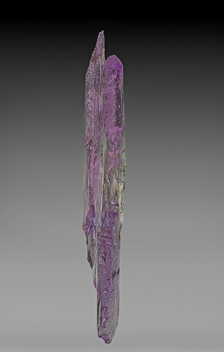 Spodumene (variety kunzite)
18.2 x 2.5 cm
(Autor: am mizunaka)
