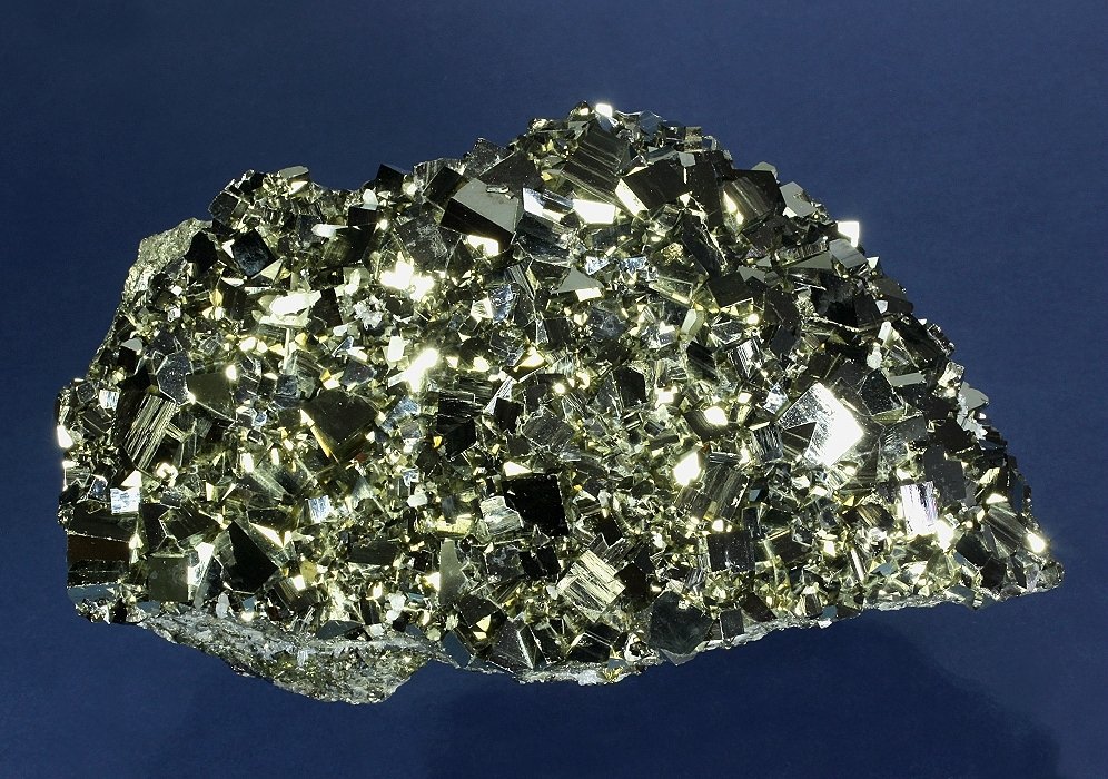 Pyrite
175 x 110 x 83 mm
(Autor: GneissWare)