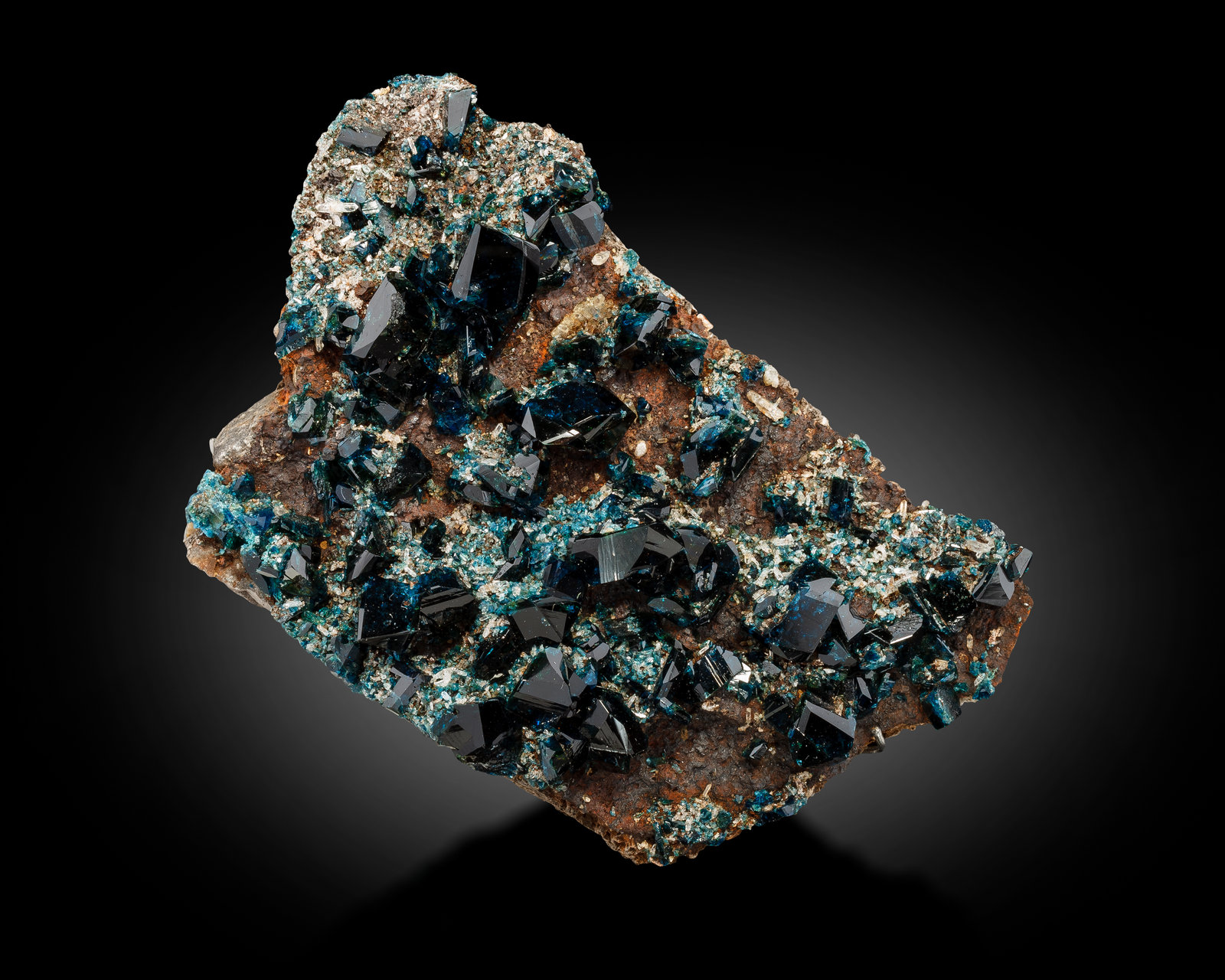 Lazulite
10 x 6 x 2.5 cm / main crystal: 1.5 cm
(Autor: MIM Museum)