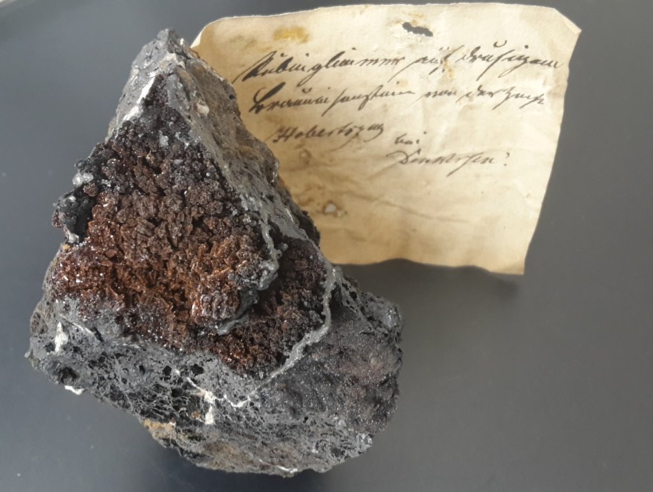 Lepidocrocite
9 x 8 cm
(Autor: Andreas Gerstenberg)