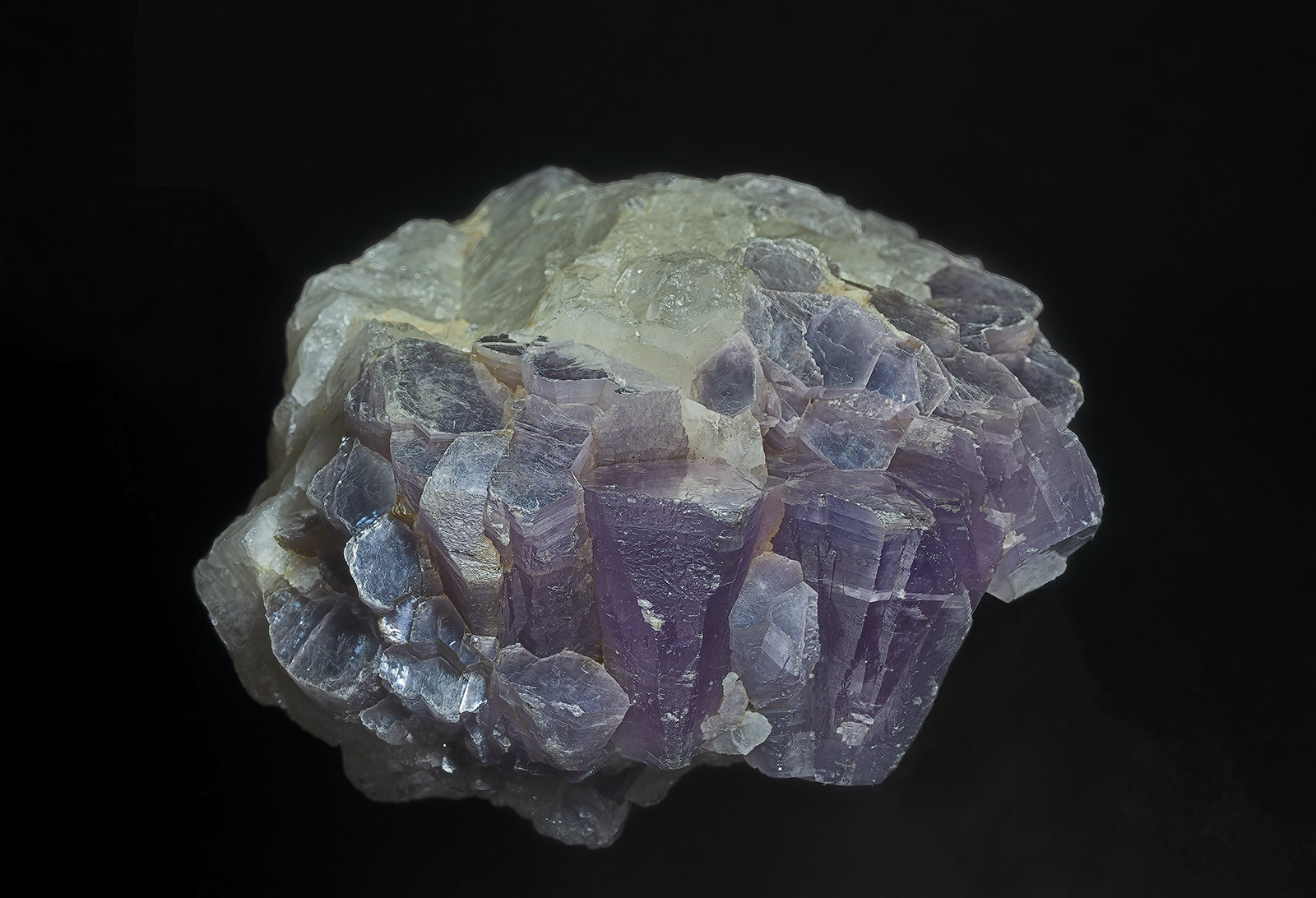 Lepidolite, Quartz
6.7 x 5.3 cm
(Autor: am mizunaka)