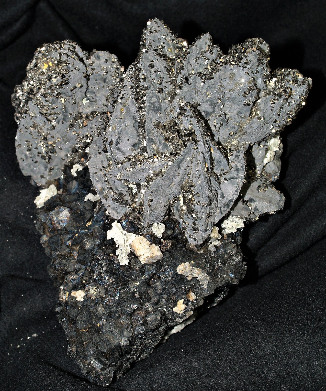Löllingite
17x12x7 cm
(Autor: Joseph DOliveira)