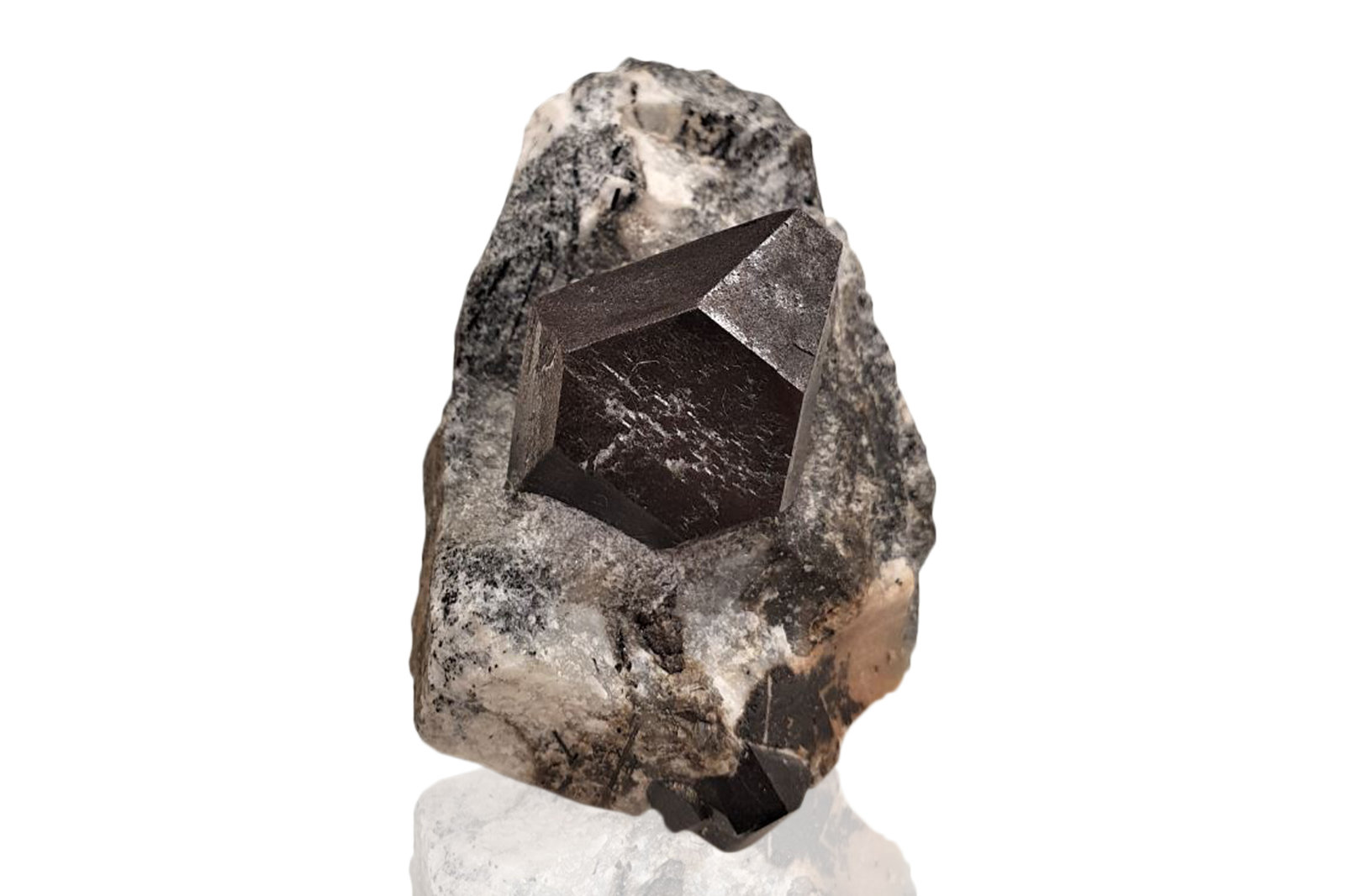 Lorenzenite
4 x 4 x 3.5 cm / main crystal: 2.4 cm.
(Autor: MIM Museum)
