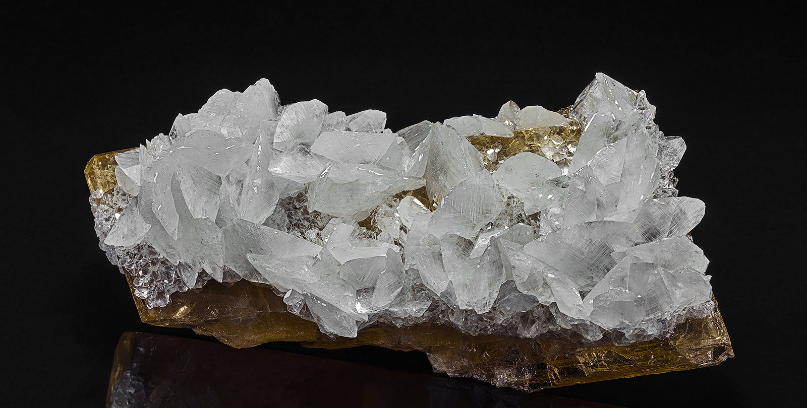 Calcite, Baryte
10.0 x 4.8 cm
(Autor: am mizunaka)