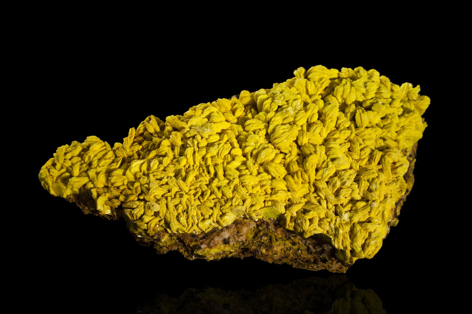 Meta-autunite
12 x 6.5 x 3.5 cm / main crystal: 0.6 cm
(Autor: MIM Museum)