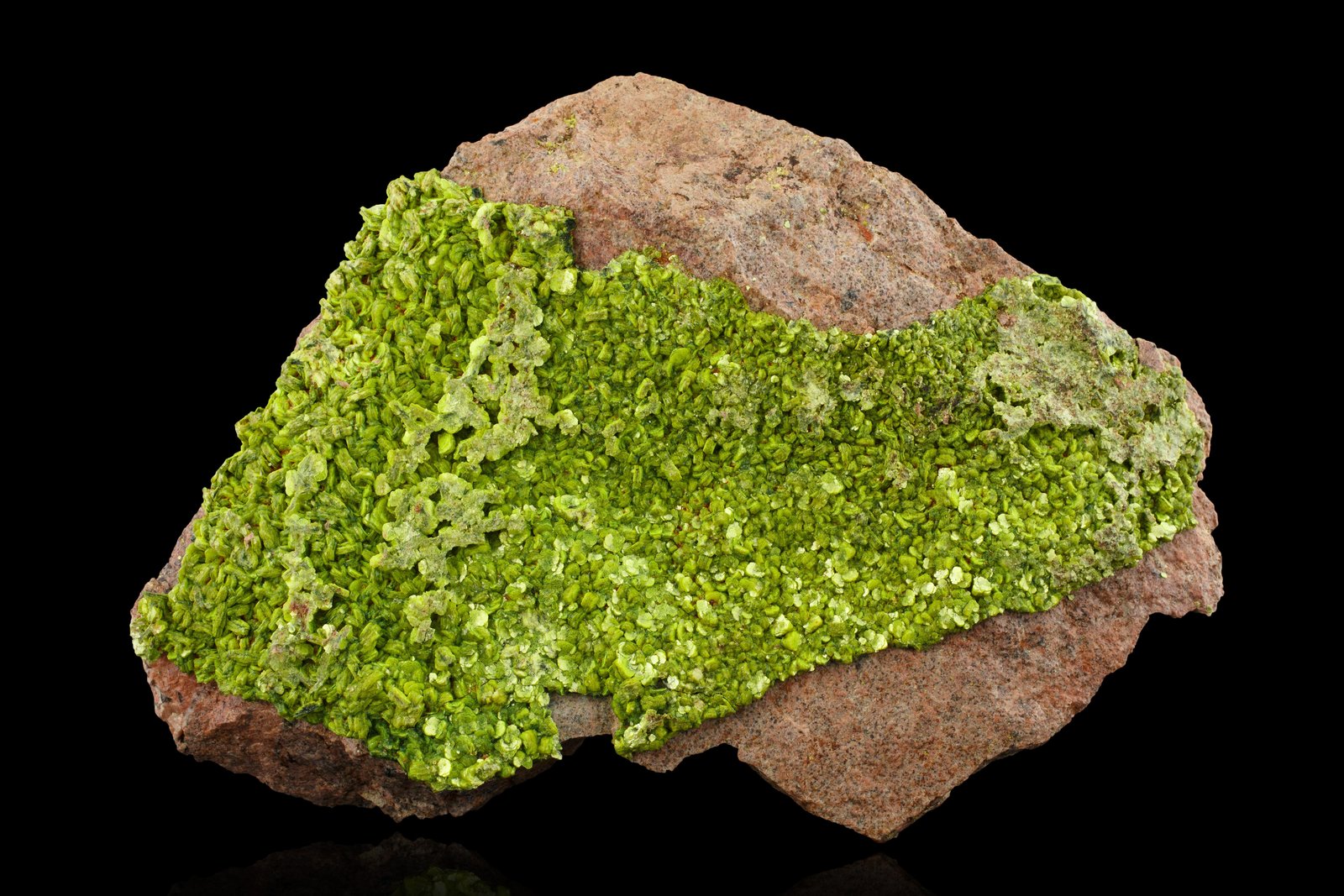 Meta-autunite
25 x 20 x 7 cm / main crystal: 0.7 cm
(Autor: MIM Museum)
