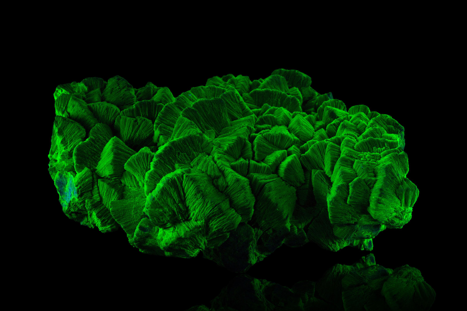 Meta-autunite
17 x 12.5 x 8 cm / main crystal: 2.5 cm
(Autor: MIM Museum)