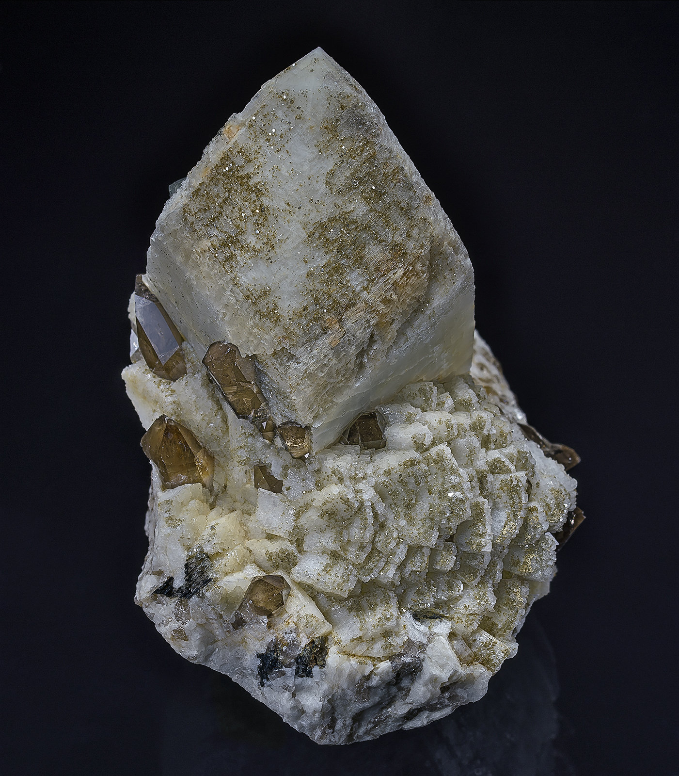 Microcline, Quartz, Fluorite
6.9 x 4.8 cm
(Autor: am mizunaka)
