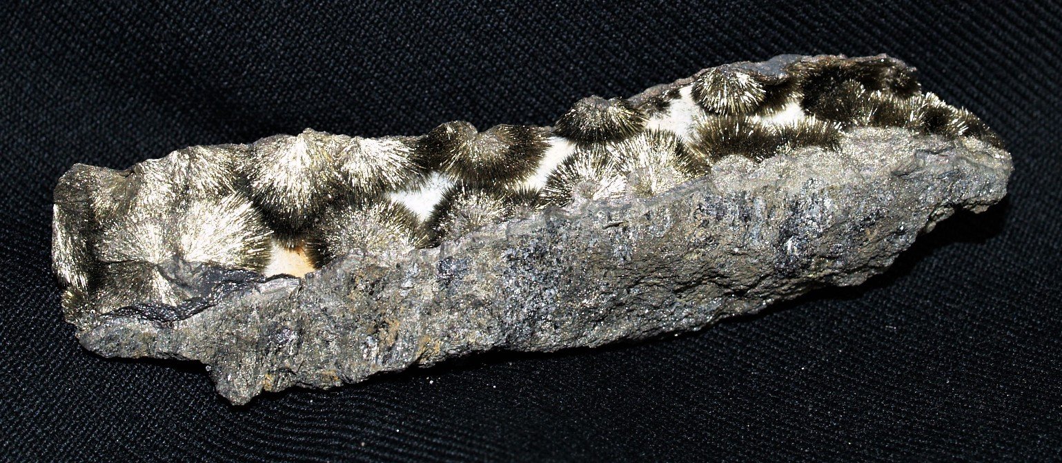 Millerite
9x2x2 cm
(Autor: Joseph DOliveira)